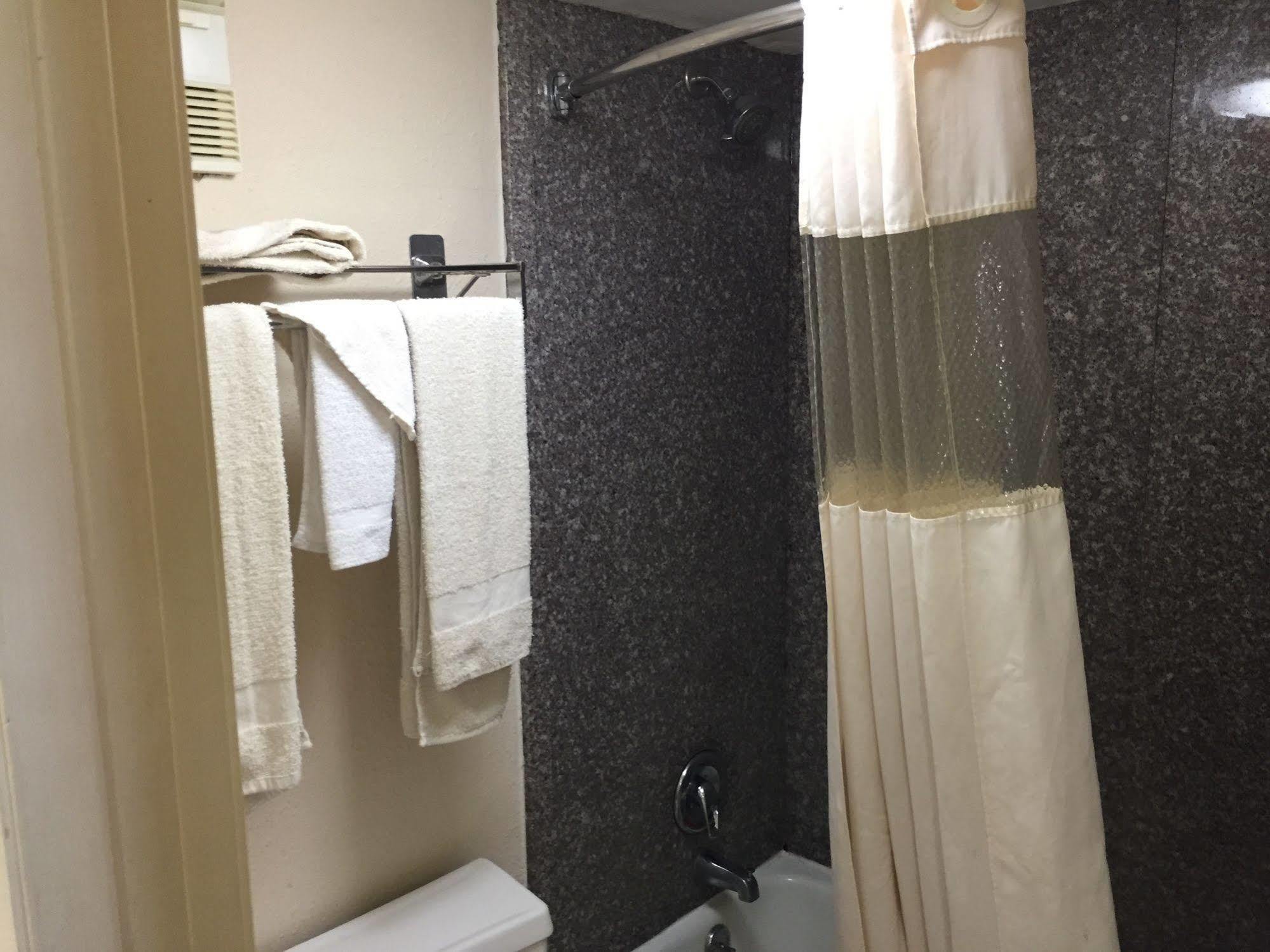 Budget Inn Of Деленд Экстерьер фото